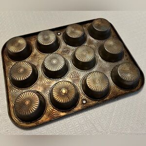 Vintage EKCO Ovenex Starburst 12 Section Muffin Pan